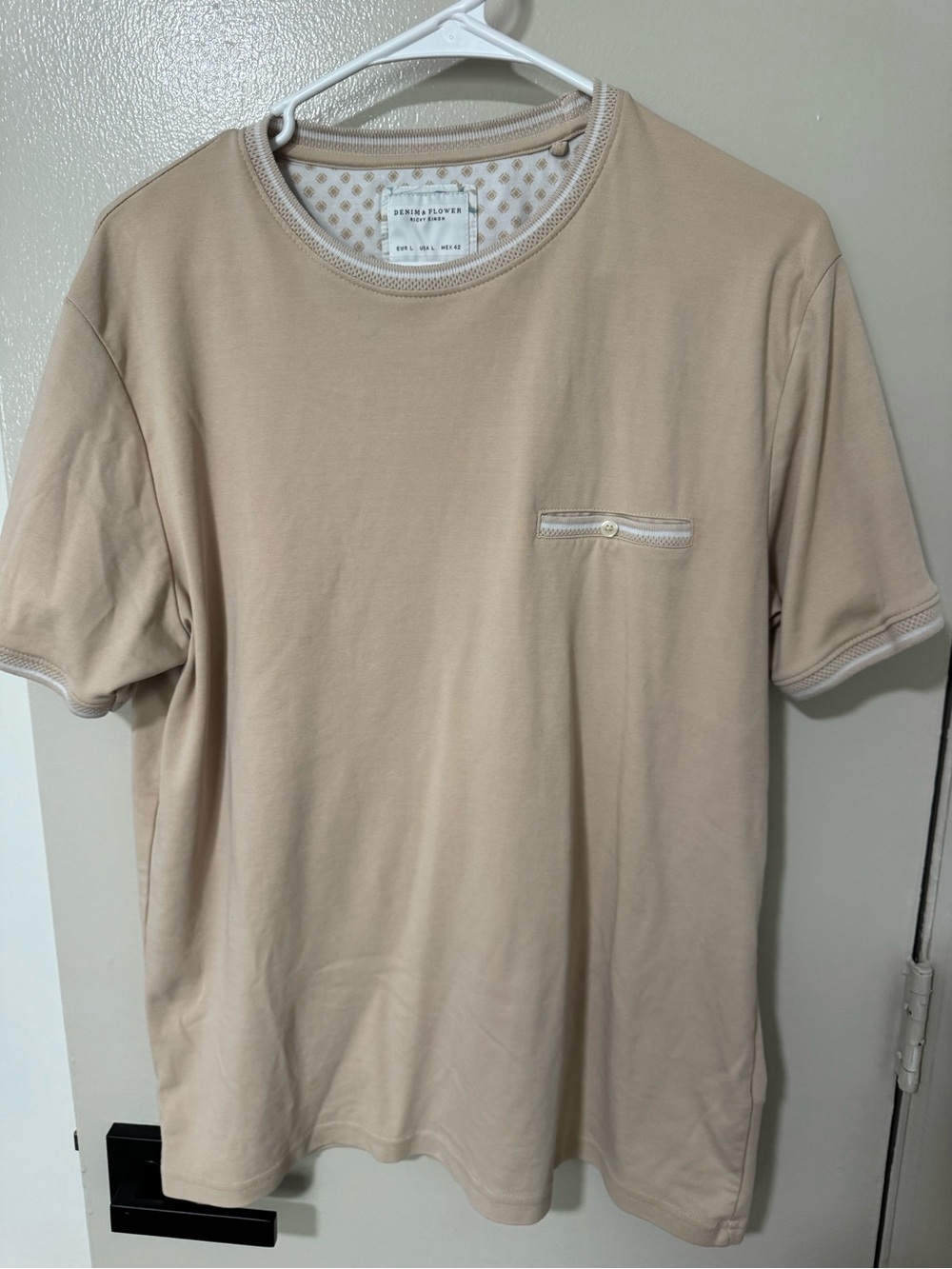 Denim & Flower Beige Crewneck Short Sleeve Tee